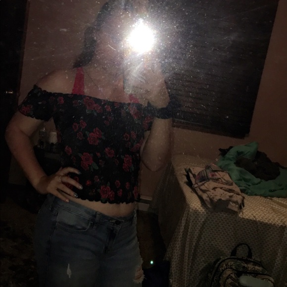 Meet your Posher, Kendra - Picture 2 of 2